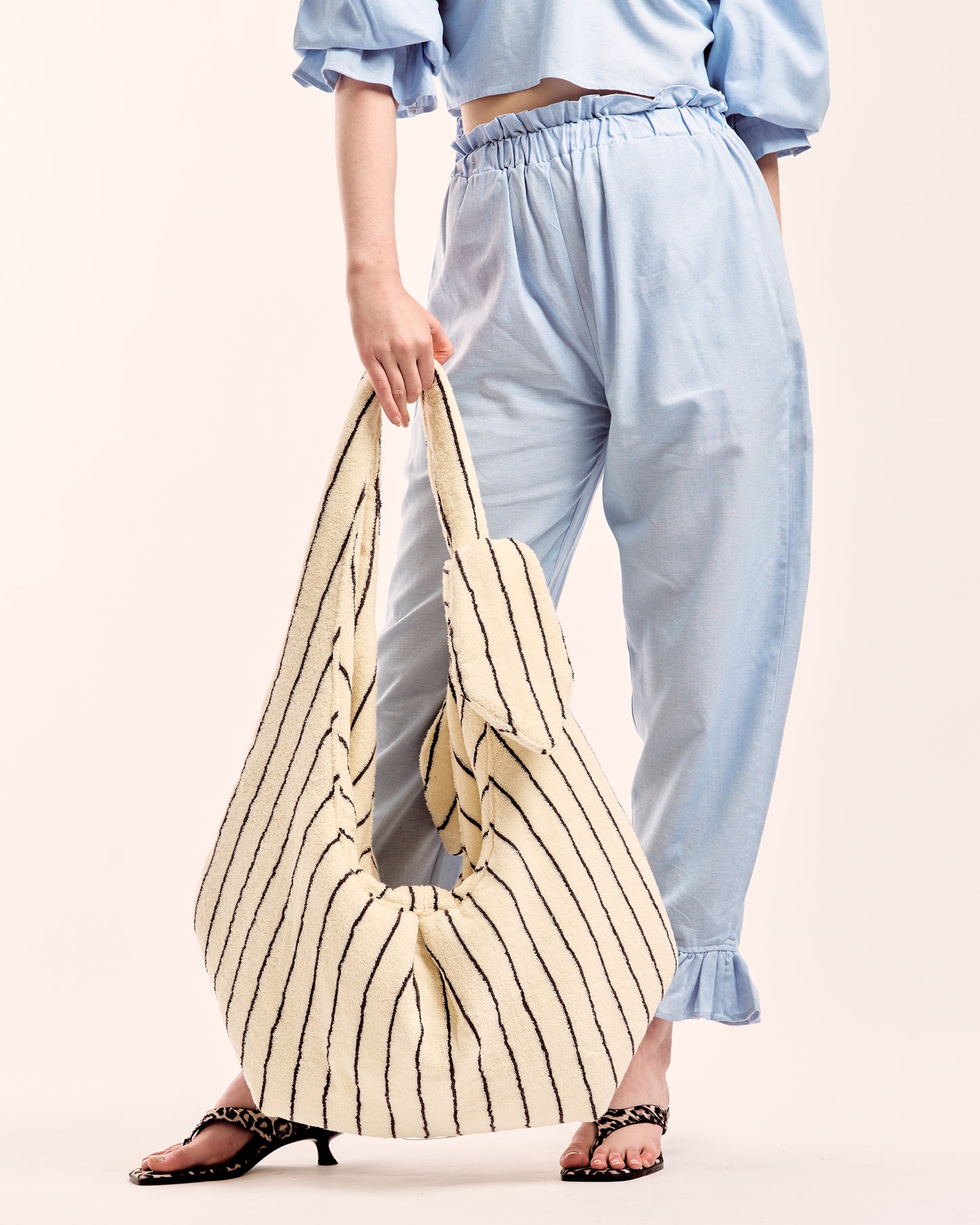 Billy Beach Bag in Vanilla/Charcoal Grey